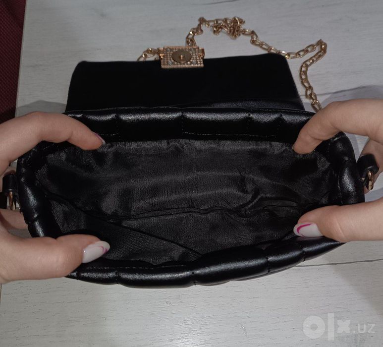Срочно продаю ! Очень красивая, среднего размера сумочка