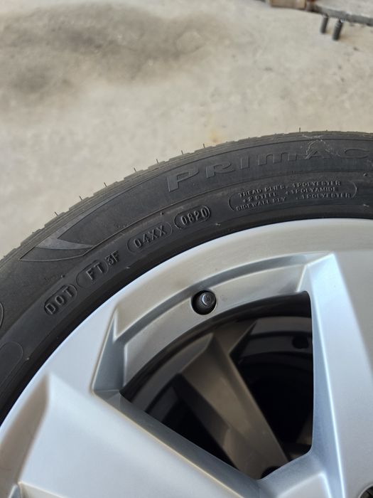 2 Броя 215/55/17 Michelin 6mm