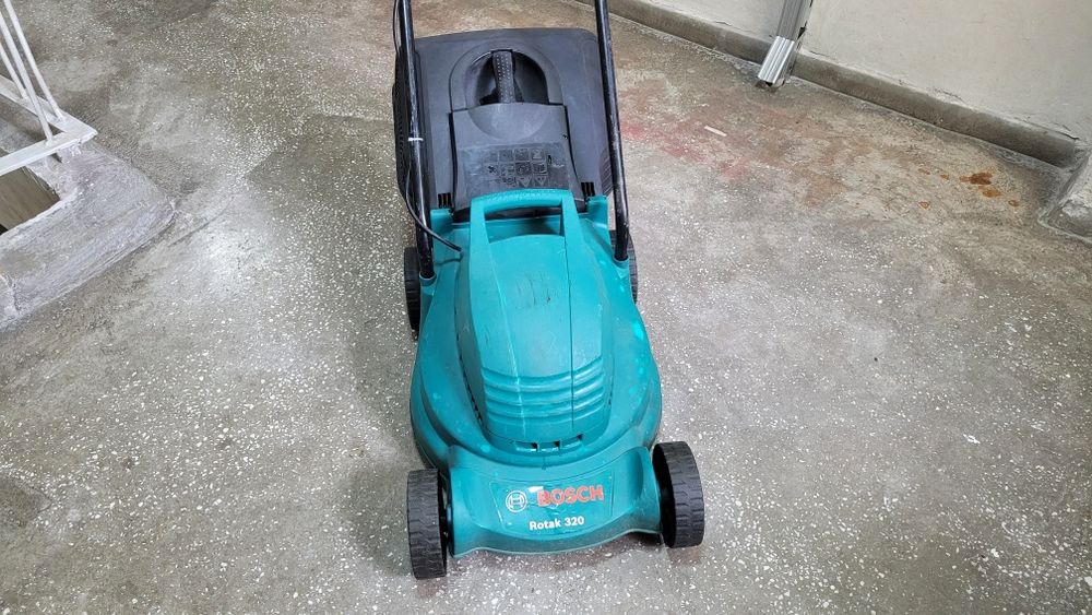 Masina de tuns gazon iarba Bosch Rotak 320