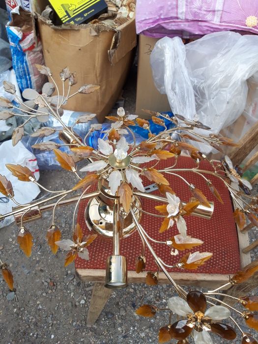 оригинальная люстра.