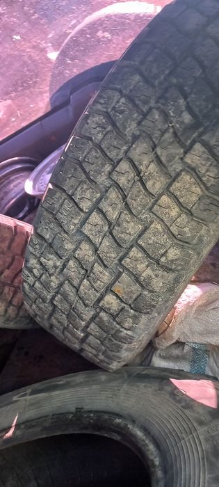 Продам  шины 235×75 r15