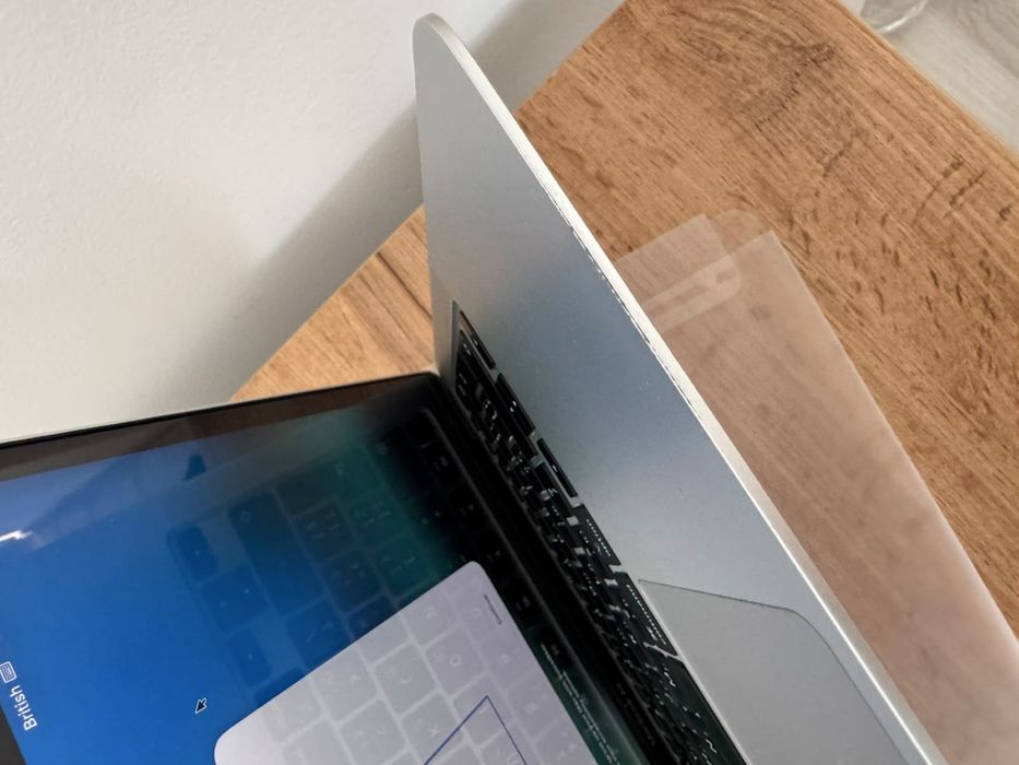 MacBook Air M1 8/512 / 91% bateriei (185 cicluri) / Stare Excelenta / Apple iPhone