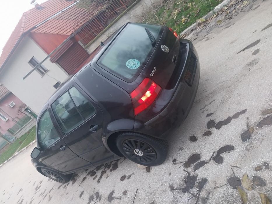 Продава се на Части Volkswagen Golf 4