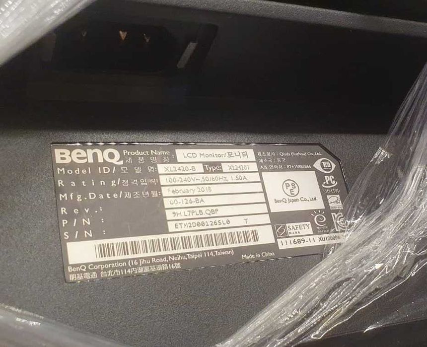 •	Монитор BENQ XL2420T 120Hz в упаковке.