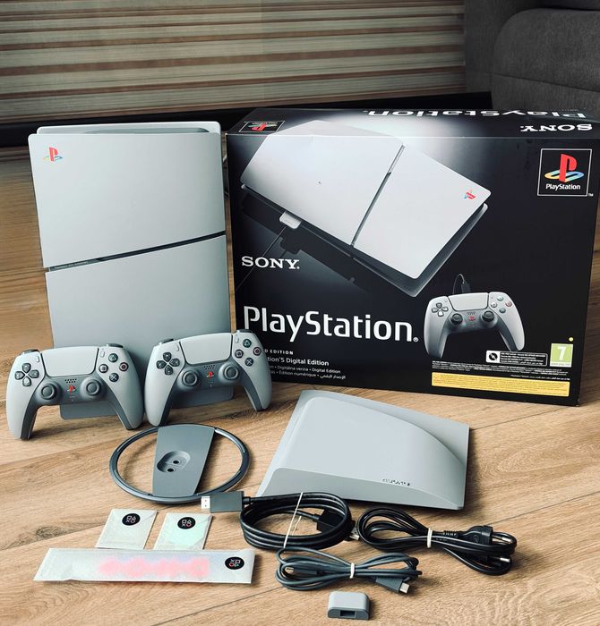 PS5 Digital 30th Anniversary / PlayStation 5 + 2 DualSense