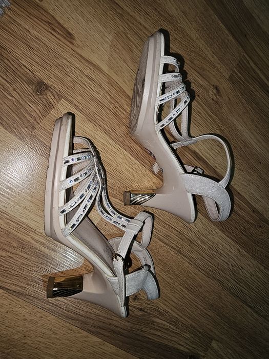 Босоножки 35 размер