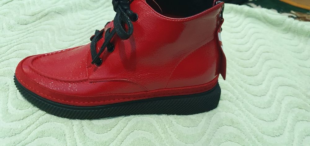 Продаю демисезонный обувь