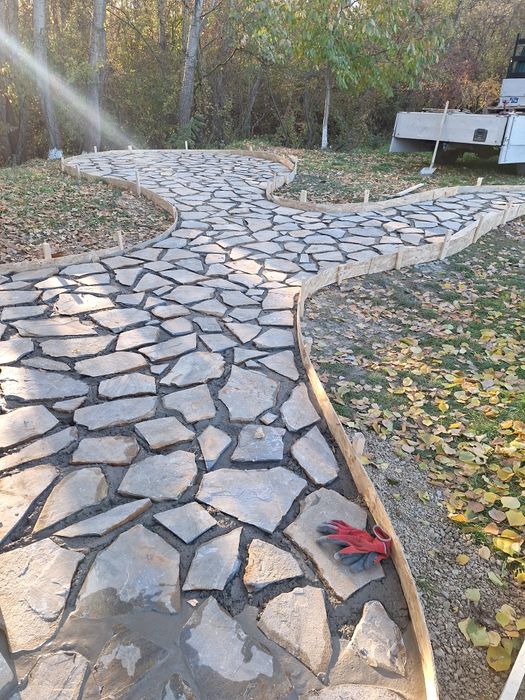 Vând piatra de munte și montez ecsperienta mare  Vând piatra cubica și