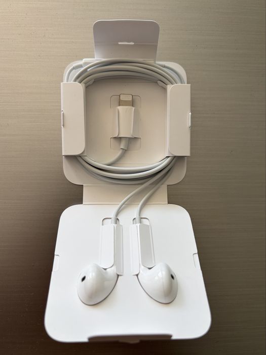 Apple Оригинални слушалки Lightning