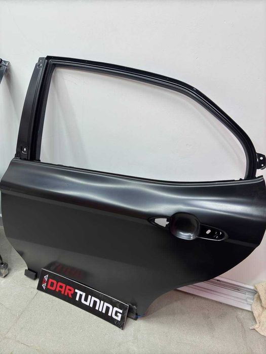 Задняя левая дверь камри 70