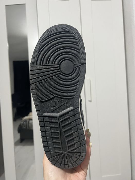 Jordan Wmns Air Jordan 1 Mid Se Grey