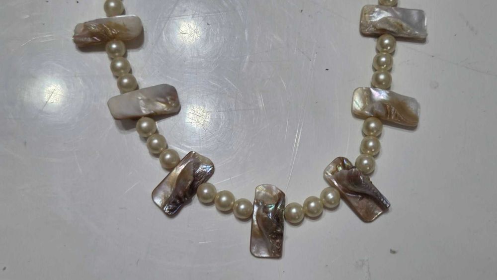 Colier vintage din perle si sidef