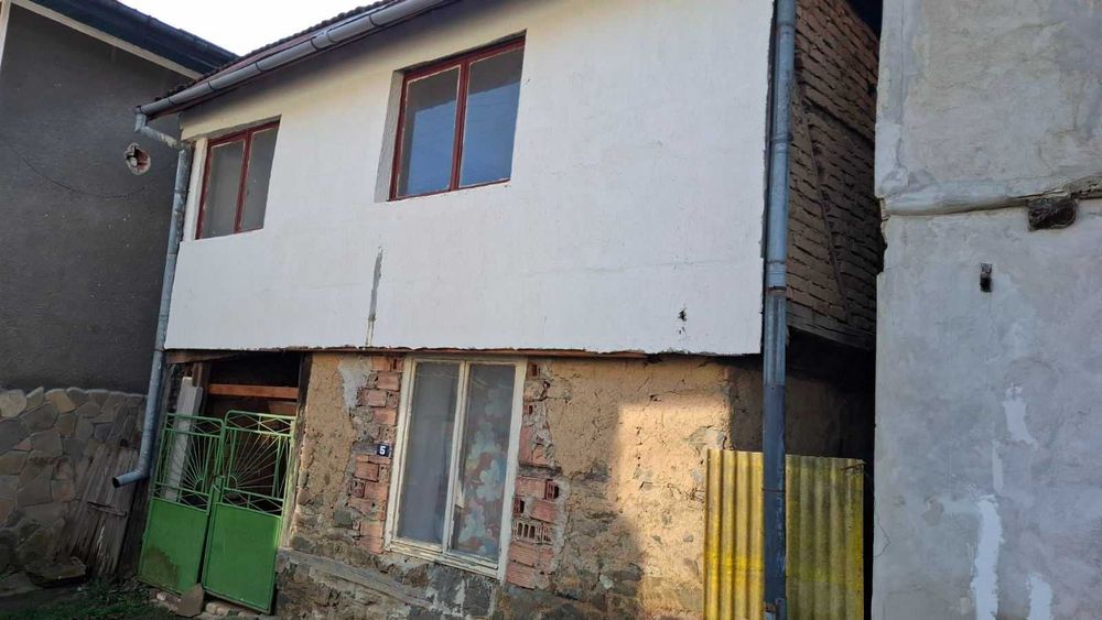 Къща с малък парцел в квартал Етъра