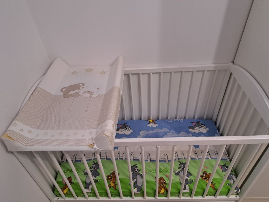 Patut din lemn, alb, cu lada de depozitare