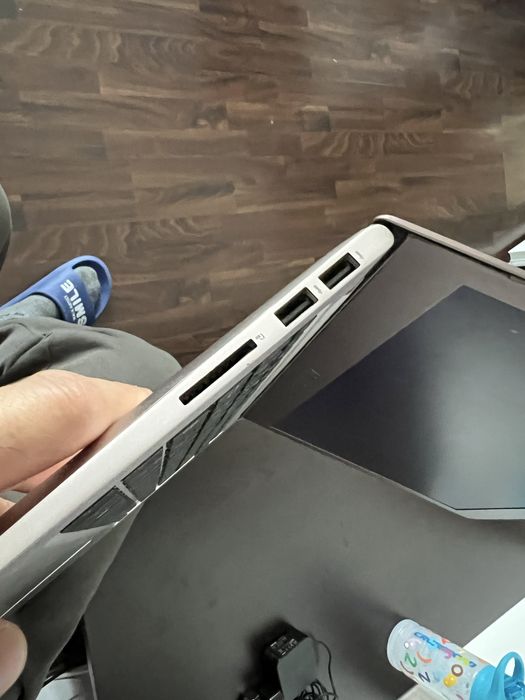 Se vinde laptop asus