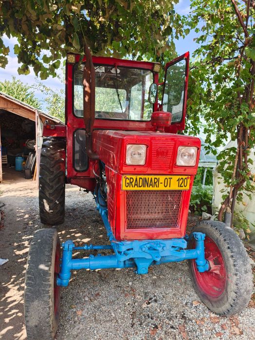 Tractor U650 cu disc și plug