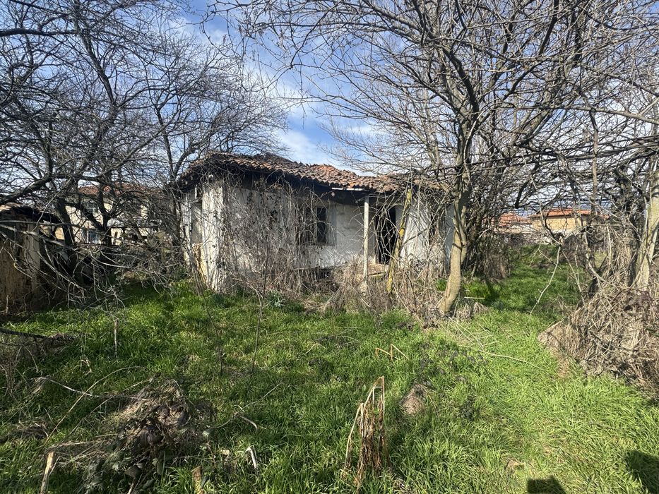 Продавам парцел със стара къща село Войнягово, Пловдив