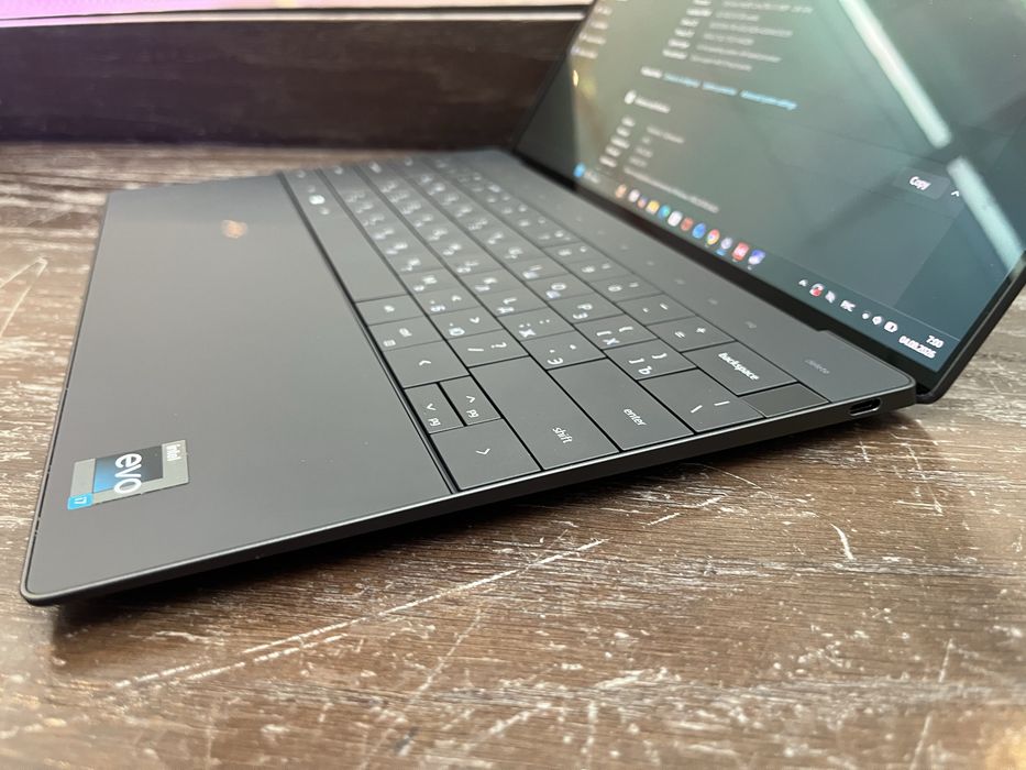 Dell XPS 9320 OLED_32gb_1Tb_i7-1360p