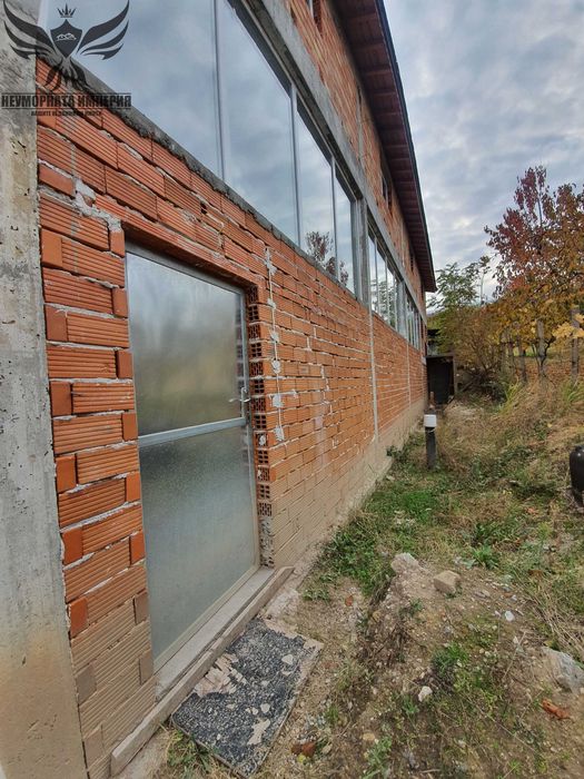 Под наем помещение склад 120кв и земя 1000кв в гр.Асеновград