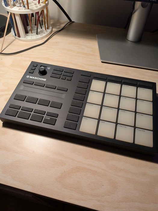 Native Instruments Maschine Mikro MK3 – controller MIDI / beatmaking