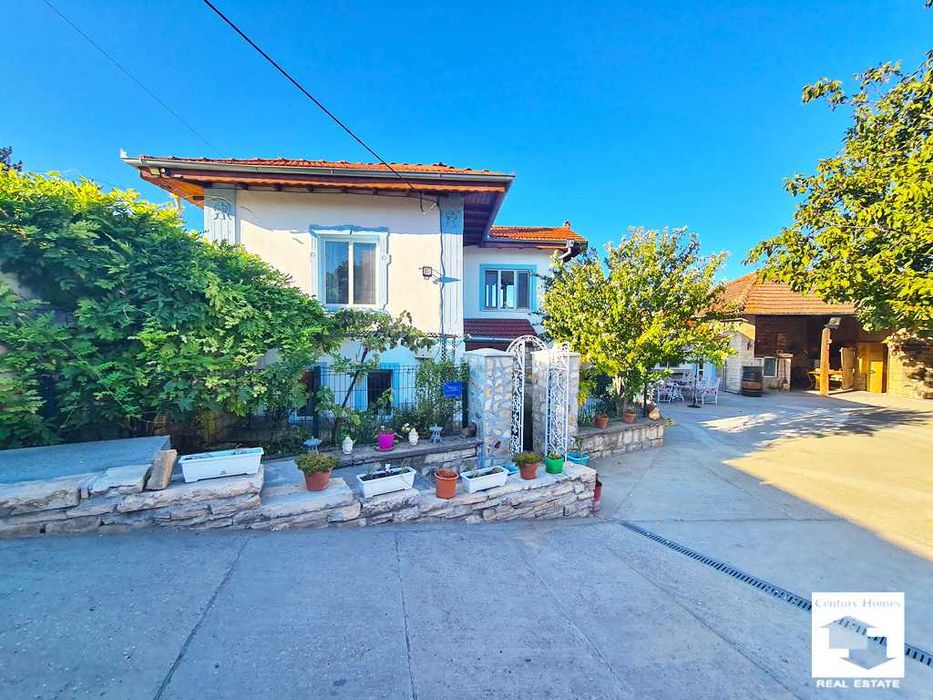 145310 Реновирана и готова за живеене къща в с. Куцина, Велико Търново