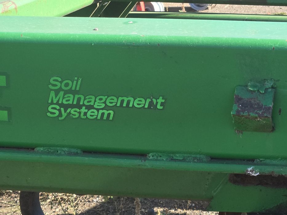 Глубокорыхлитель John Deere 2700