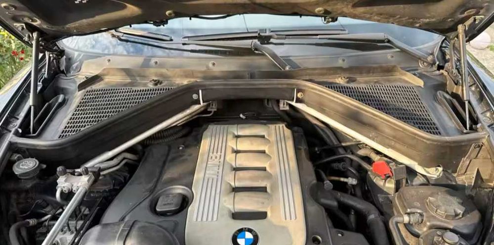 Кори над двигателя/Кора Панели БМВ Е70 BMW E70 X5 под чистачките против пропускливост на вода средна част с гумени уплътнения двигател дюзи