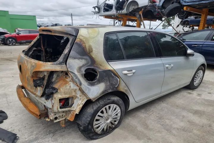 Dezmembrez  VW Golf 6, an 2009, motor 1.6 benzina 102cp cod motor BSE,  dezmembrari piese cutie