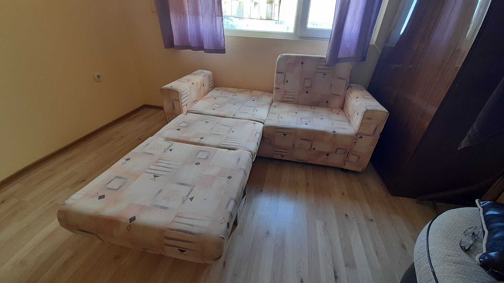 Подарявам разтегателен диван