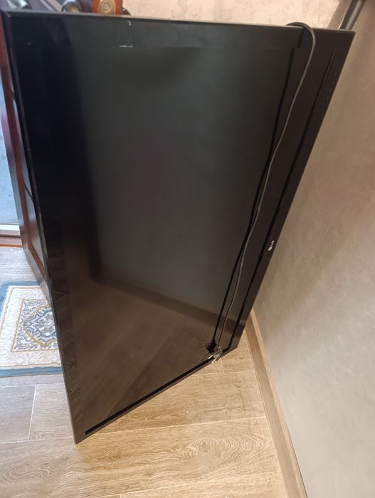 Телевизор, LG 47 дюймов.