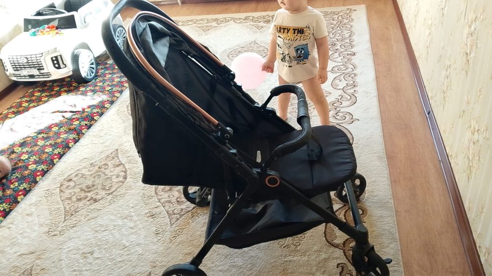 Прогулочная коляска