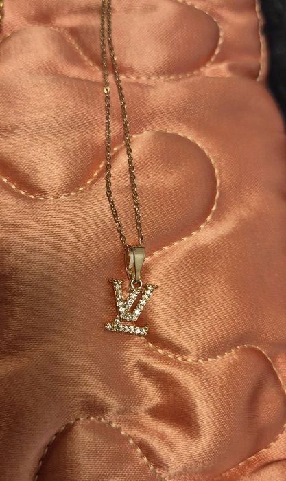 Нови обеци, гривни и колие, бижута от стомана