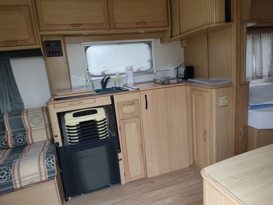 Продавам каравана Lunar Lexon двуосна, 2007 г напълно оборудвана,