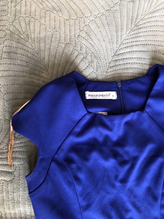 Красивое синее платье