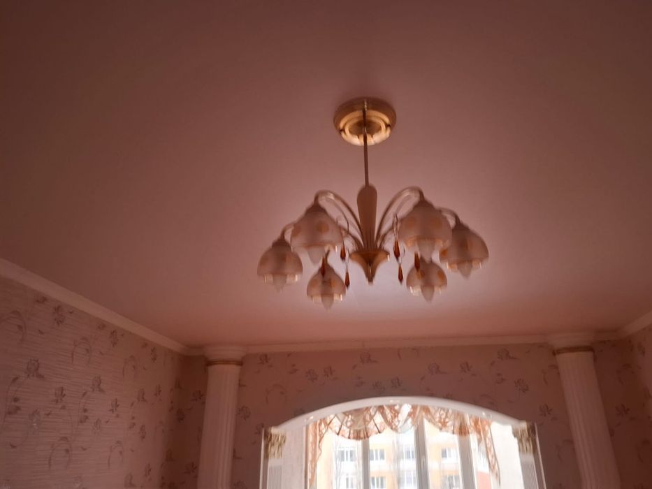 Продам люстры в отличном состоянии