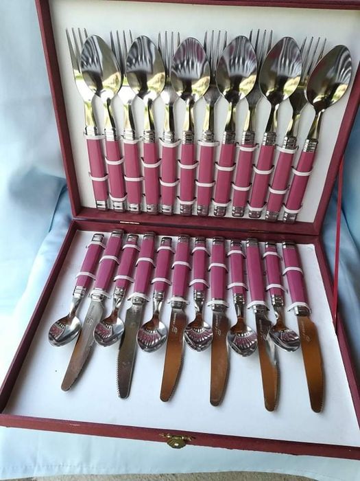 Комплект прибори за хранене 24 части