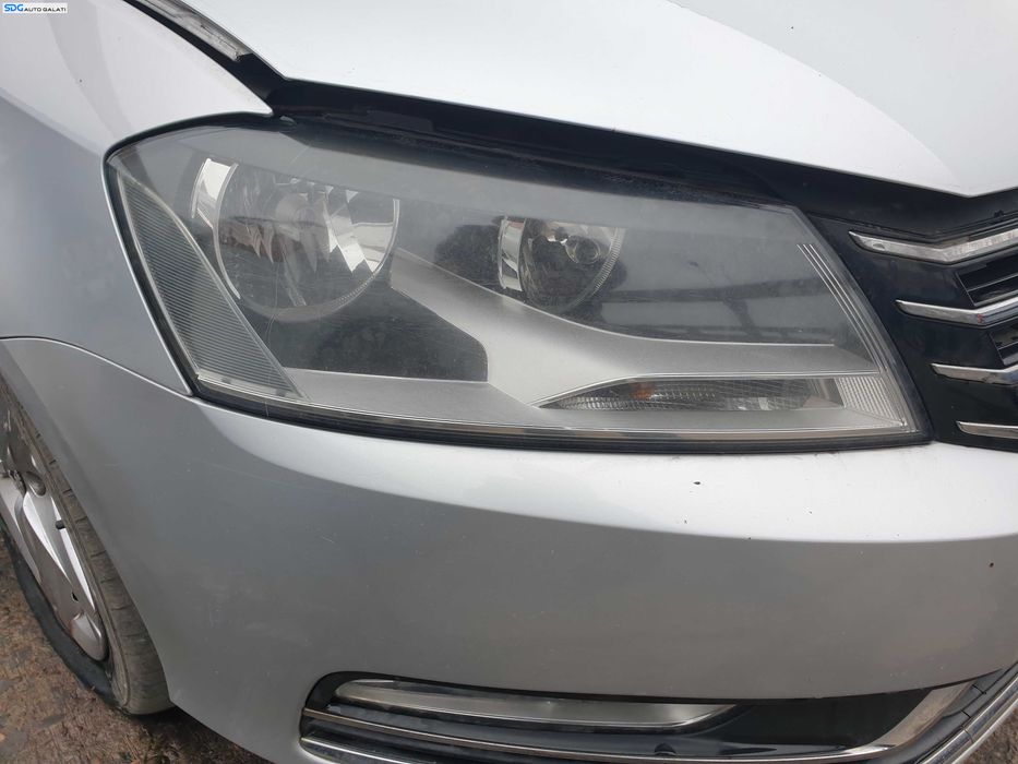 Far Dreapta FARA Xenon Volkswagen Passat B7 2010 - 2015 [K3755]
