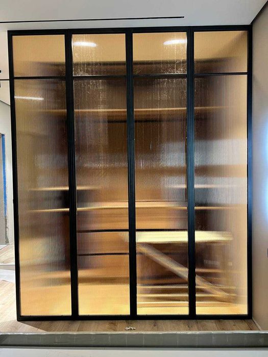 Лофт перегородки, двери и гардеробы / Душевые кабины