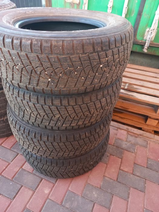 Продам комплект зимней и летней шины