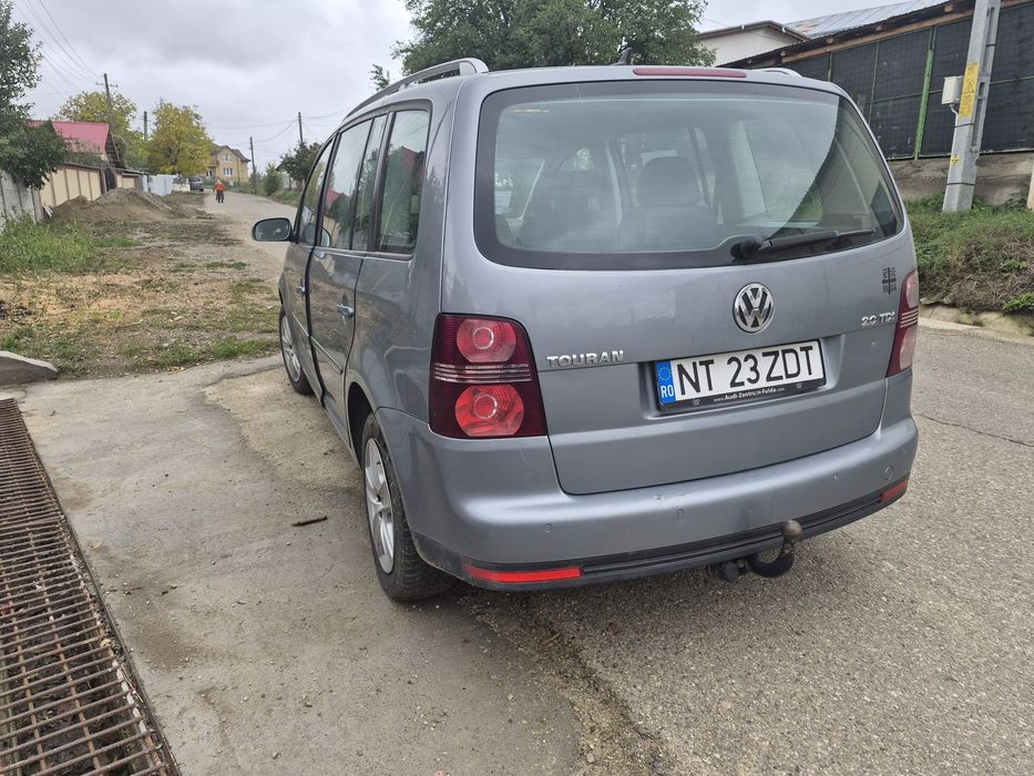 Vând Volkswagen Touran 2.0 TDI