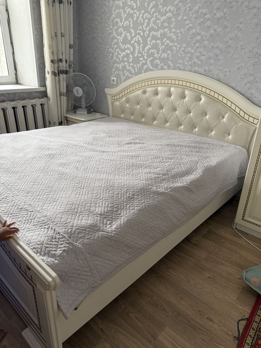 Продам двуспальнюю кровать б/у