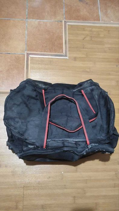 Чемодан  на запчасти (колёса, ручки, замки)