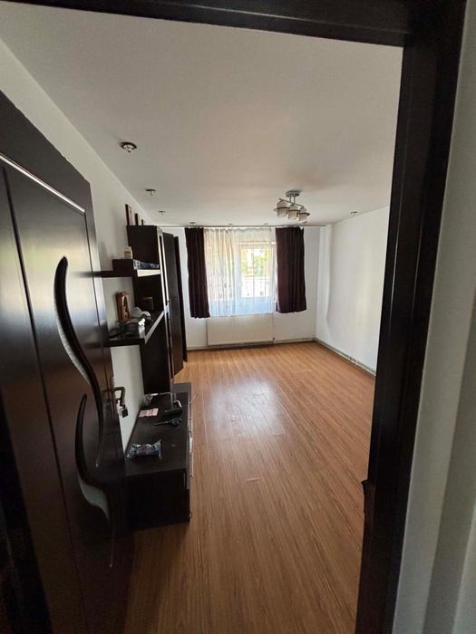 Apartament 3 camere de vanzare