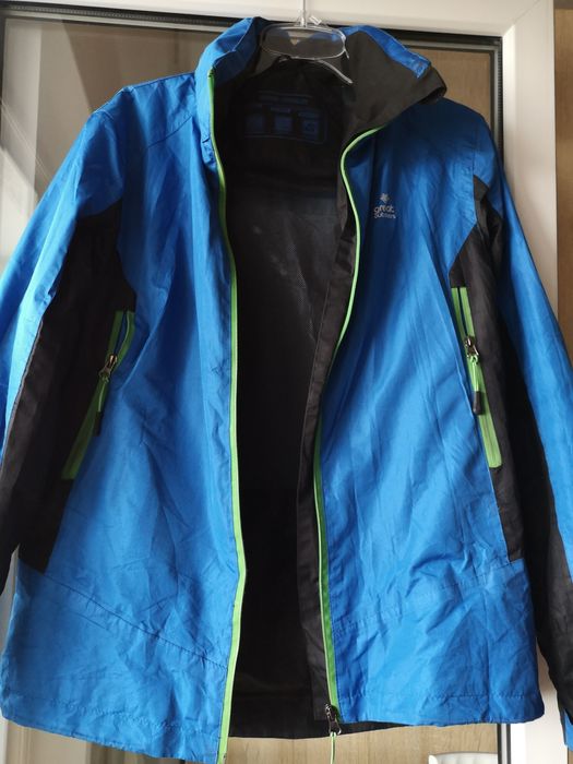 Vând haină impermeabilă mărimea (M-L)