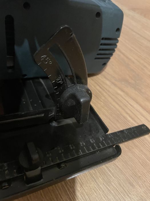 Циркуляр Black&Decker с дискове