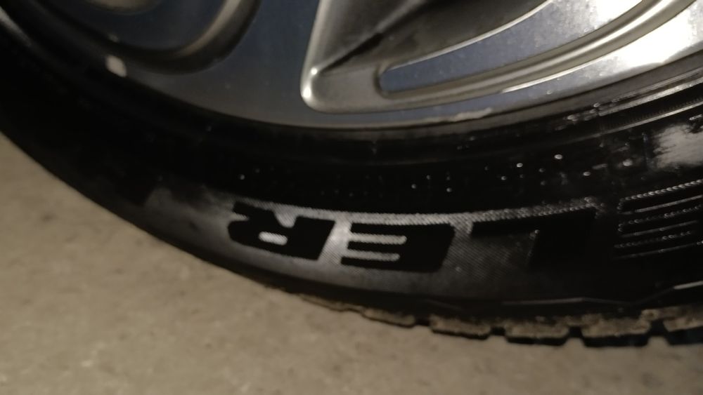 Продам Комплект Шины вместо с Диском