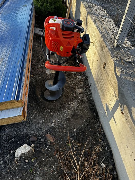 Inchiriez motoburghiu/freza gauri pamant;Generator Honda;Aparat sudura