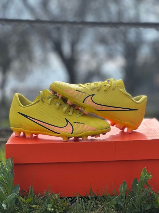 Nike Mercurial Vapor 15
Размер- 36- 23см
Цена- 110лв