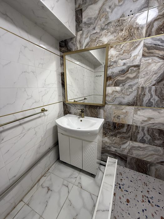 Продам тумбу с раковиной со смесителем