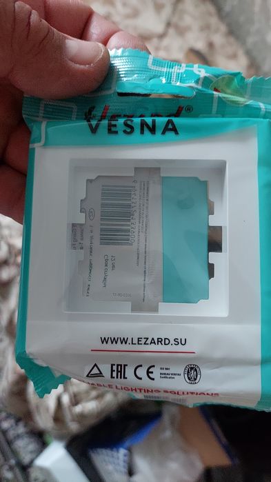 Розетки и выключатели Лезард